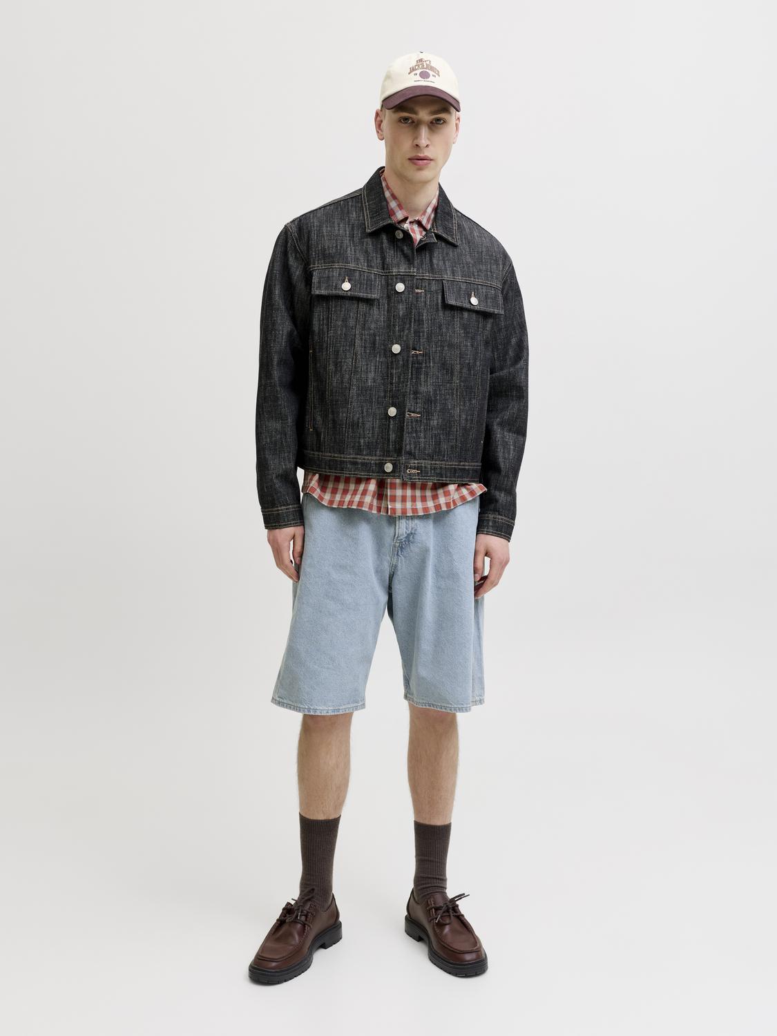 model_shot-front_full